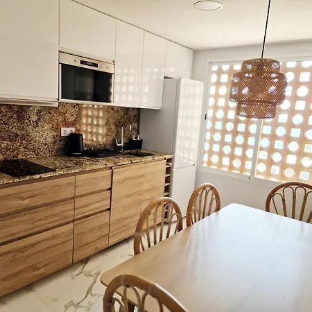 Benidorm, Playa Poniente, Con Vista Al Mar *